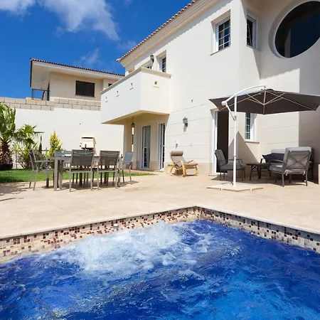 Tabaiba Luxus With Heatable Pool * El Rosario (Tenerife)